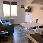 Pied A Terre A 2 Pas De La Et Du Centre Apartament *