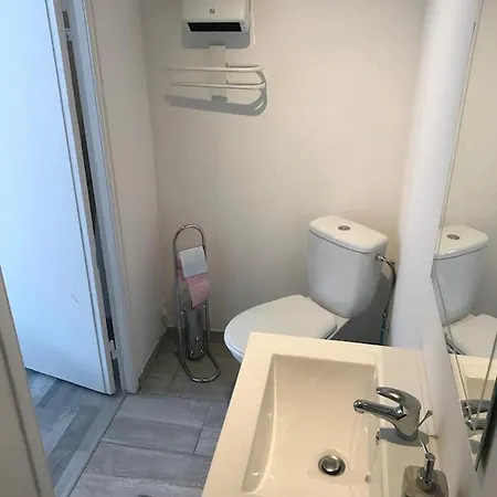 Pied A Terre A 2 Pas De La Et Du Centre