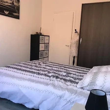 Pied A Terre A 2 Pas De La Et Du Centre *