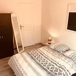 Lägenhet Pied A Terre A 2 Pas De La Et Du Centre