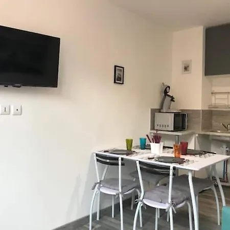 Pied A Terre A 2 Pas De La Et Du Centre