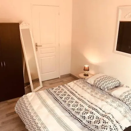 Apartman Pied A Terre A 2 Pas De La Et Du Centre
