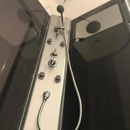 Pied A Terre A 2 Pas De La Et Du Centre Apartment