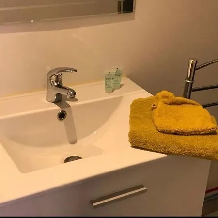 Apartment Pied A Terre A 2 Pas De La Et Du Centre