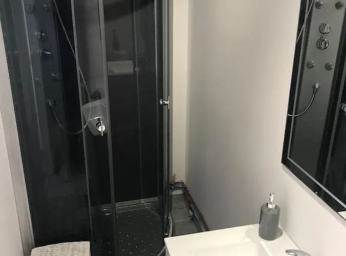 Appartement Pied à Terre à 2 Pas De La Et Du Centre *